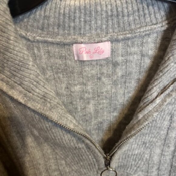 Pink Lily Gray Ribbed Cropped Half-Zip Sweater – Size L - Picture 3 of 4